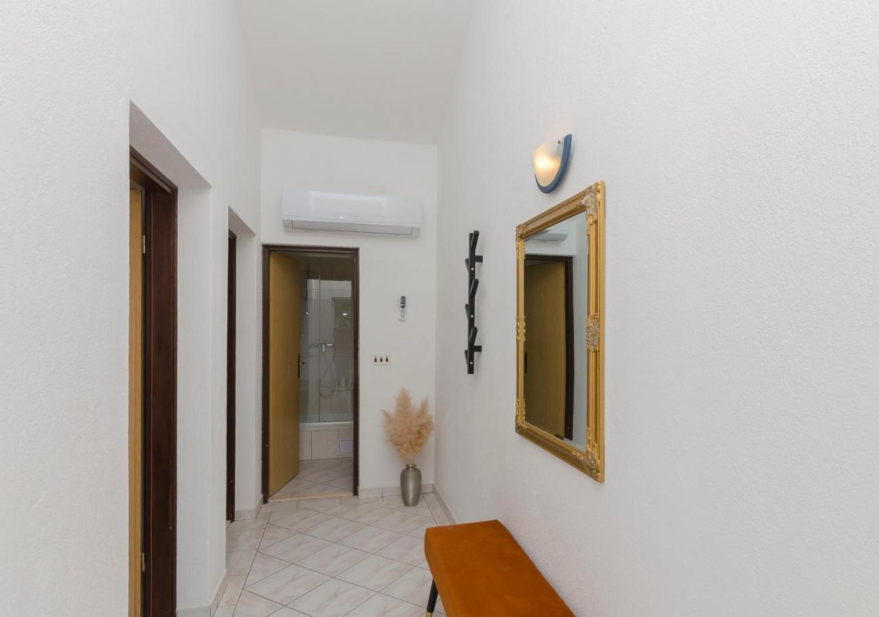 Anton Apartment *